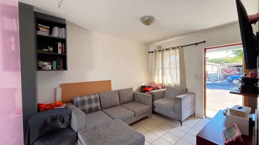 2 Bedroom Property for Sale in Lentegeur Western Cape